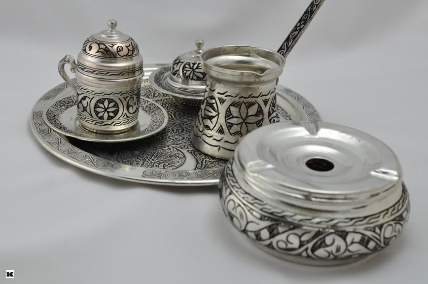 Cukřenka s rytinami v podobě květin