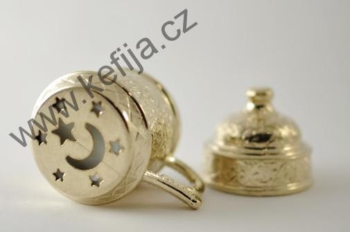 Rytinami zdobená sada v barvě zlata