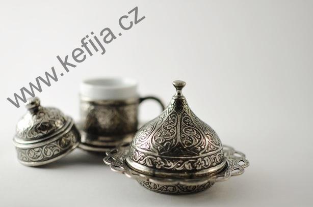 Rytinami zdobená sada ve stříbrné barvě, typ II, cukřenka s tvarovaným okrajem