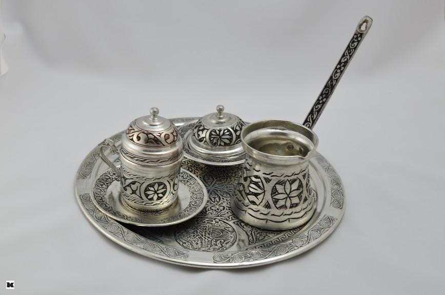 Podnos pro džezvu, hrníčky a cukřenku